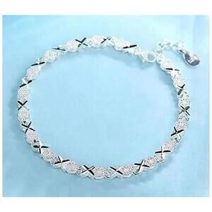 Xs and Os - Bracelet - Silver - 6.5 - 8"
